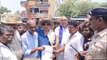 ಶೋರಾಪುರ: ಖಾಸಗಿ ವಾಹನಗಳ ನಿಲುಗಡೆಗೆ ಸ್ಥಳ ಮಾಡಿಕೊಡಲು ನಗರದಲ್ಲಿ ಶೋ.ಪ.ಹೋ.ಸಂ ಒಕ್ಕೂಟ ಪ್ರತಿಭಟನೆ #localissue