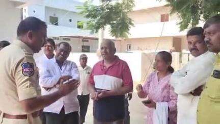 జడ్చర్ల: అద్దె చెల్లించడం లేదని రాజాపూర్ మండల తహసీల్దార్ కార్యాలయానికి తాళం వేసిన యజమాని