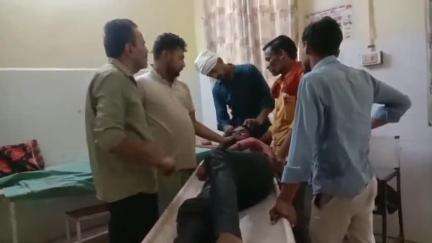 बबेरू: भभुवा में 40 वर्षीय व्यक्ति के सिर में दबंग ने कुल्हाड़ी से किया हमला, CHC बबेरू से जिला अस्पताल किया गया रिफर