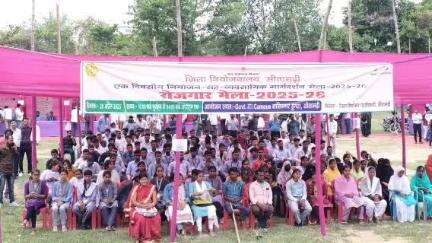 डुमरा: डुमरा में एकदिवसीय नियोजन और व्यावसायिक मार्गदर्शन मेला का आयोजन, डीएम ने किया उद्घाटन