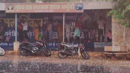 अर्जुनी मोरगाव: शहरासह तालुक्याला मुसळधार पावसाने झोडपले, पावसासह पडली गारपीट