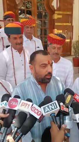 गोगुन्दा: लक्ष्यराज सिंह मेवाड़ ने राजपुरोहितों को सम्मानित कर तीन सौ साल बाद प्राचीन परंपरा को पुनर्जीवित किया