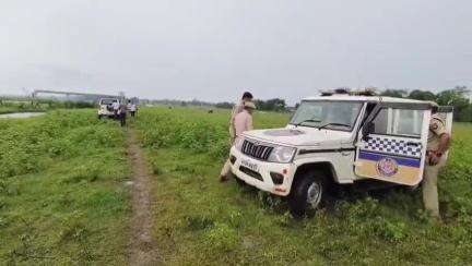 বিহপুৰীয়া: ধুনাগুৰি ঘাটৰ সমিপত ধৰ্ষণকাণ্ডৰ অভিযুক্ত লৈ দণ্ডাধীশৰ উপস্থিতিত পুনৰ দৃশ্য গ্ৰহণ কৰিলে লালুক আৰক্ষীয়ে