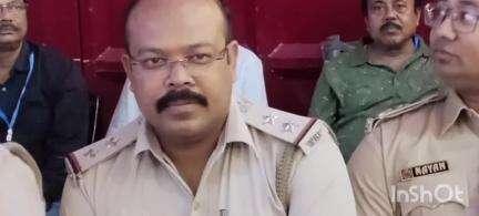 ফালাকাটা: চড়কের খেলা দেখতে গিয়ে দুর্ঘটনার কবলে প্রমোদনগরের বাসিন্দা, সহযোগিতার হাত বাড়িয়ে দিলেন জটেশ্বর ফাঁড়ির OC