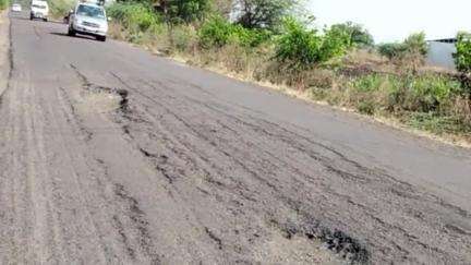 पुर्णा: पूर्णा झिरो फाटा रस्त्याची चाळण, दुरुस्तीची नागरिकांची मागणी #jansamasya