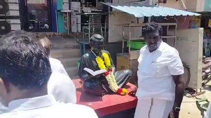 திருவொற்றியூர்: திருவொற்றியூர் தொகுதிக்குட்பட்ட மணலி பாடசாலை பகுதியில் அதிமுக மேற்கு பகுதி சார்பில் நான்கு இடங்களில் நீர் மோர் பந்தல் திறக்கப்பட்டது