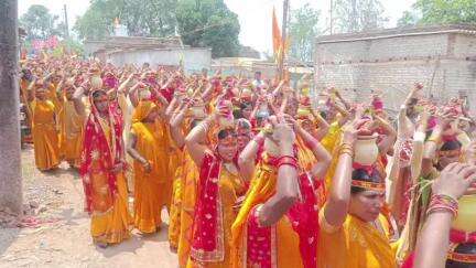 दारू: तरवा-खरवा में कलश यात्रा के साथ शिव परिवार सह हनुमंत प्राण प्रतिष्ठा महायज्ञ का हुआ शुभारंभ