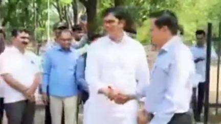खटाव: पुसेगाव आणि खटाव परिसरातील झाडे जगविण्यासाठी बँक ऑफ महाराष्ट्रचा पुढाकार; दोन्ही ग्रामपंचायतींना दिले पाण्याचे टँकर