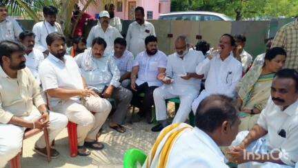 ఆలూరు నియోజకవర్గం ఇంఛార్జి లక్ష్మీనారాయణ, దారుణ హత్య,పార్థివ దేహానికి నివలు ఆళ్లగడ్డ కాంగ్రెస్ పార్టీ ఇంచార్జ్ హుస్సేన్