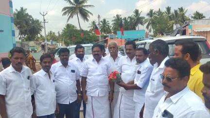 காரியமங்கலம்: சின்னதப்பை கால்வாய்  குறுக்கே  ரூ.21 இலட்சம் மதிப்பீட்டி ல் பாலம்  கட்ட தர்மபுரி எம்.பி. வக்கில் ஆ.மணி பூமி பூஜை