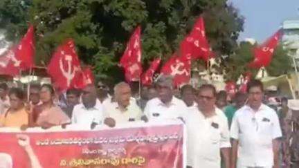 కొవ్వూరు: ర‌ఘురామా.. నీ బెదిరింపుల‌కు భ‌య‌ప‌డమంటూ డిప్యూటీ స్పీక‌ర్‌కు వ్య‌తిరేకంగా నెల్లూరులో నిర‌స‌న ర్యాలీ