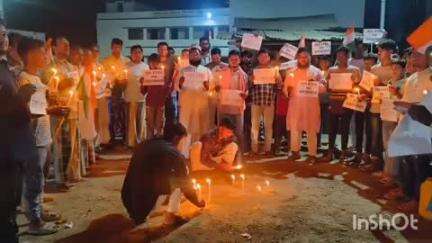 उधवा: पियारपुर बाजार में पहलगाम आतंकवादी हमले में मारे गए पर्यटकों को कैंडल मार्च निकालकर श्रद्धांजलि दी गई
