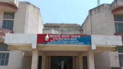 पकड़ी दयाल: पकड़ीदयाल थाना के पास मेन रोड पर तेज रफ्तार ई-रिक्शा ने सड़क पार कर रहे 6 साल के बच्चे को रौंद दिया, मौके पर हुई मौत