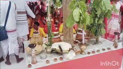 কালচিনি: চুয়াপাড়া এলাকায় সরহুল পুজো ও গণবিবাহ আয়োজিত হল