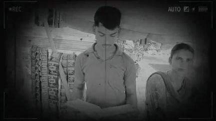फल बेचकर बेटे को पढ़ा रही माँ,आतंकवादियों को मार गिराने का जज्बा रखता है बेटा!! #upnews #kanpur