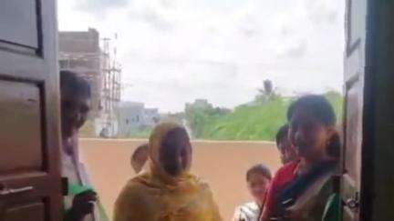 కొవ్వూరు: బుచ్చి నగర పంచాయతీలోని శాంతి నగర్‌లో ఉచిత వైద్య శిబిరం