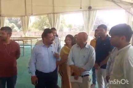 हरिद्वार: जिलाधिकारी ने ऋषिकुल मैदान स्थित चारधाम यात्रा पंजीयन केंद्र का दौरा किया, सुविधाएं बढ़ाने के दिए निर्देश