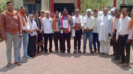 महाराजपुर: पहलगाम घटना में आतंकियों पर कार्रवाई की मांग को लेकर आरंभ स्थल ने महाराजपुर तहसीलदार को ज्ञापन सौंपा