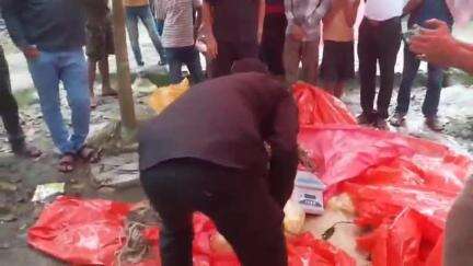 দিনহাটা ২: গোপন সূত্রে খবর পেয়ে ৩ নং নাগরের বাড়ী এলাকা থেকে ২৬ কেজি গাঁজা ও দুটি বাইক উদ্ধার করলো সাহেবগঞ্জ থানার পুলিশ