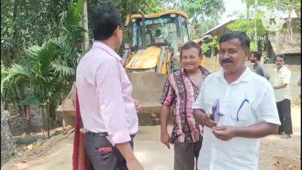 বিলোনিয়া: বিলোনীয়া বল্লামুখা এলাকায় বাঁধের কাজ পরিদর্শনে যান বিধায়ক দীপংকর সেন