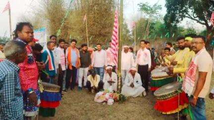 गोला: कोरचे और चामरोम में धूमधाम से मनाया गया सरहुल पूजा, प्रकृति की रक्षा का संकल्प लिया