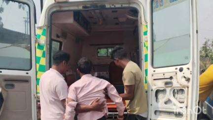 बिल्हा: सेवार मेन रोड पर यादव मोहल्ला के पास बाइक चला गिरकर हुआ घायल, डायल 112 एवं 108 ने पहुंचाई मदद