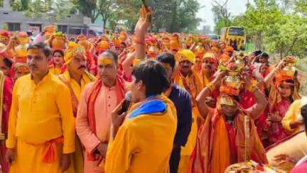 चितरपुर: सोंढ में श्री श्री 1008 शिव प्राण प्रतिष्ठा रुद्र महायज्ञ का कलश यात्रा के साथ हुआ प्रारंभ