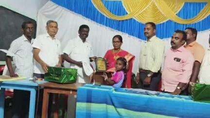 ஆலங்குளம்: பணி நிறைவு பெற்ற 10 ஆசிரியர் பெருமக்களுக்கு பாராட்டு விழா நடைபெற்றது