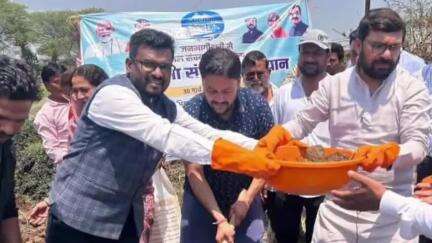 छिंदवाड़ा: अमरवाड़ा: सिवनी प्राण मोती जल संवर्धन अभियान में सांसद और महापौर ने की सफाई, सिवनी प्राण मोती में मौजूद रहे संसद और महापौर सभापति