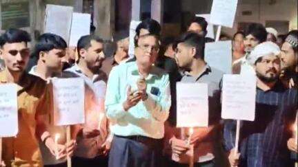 राजगढ़: राजगढ के वार्ड 21 से हिन्द यूथ क्लब ने निकाला कैंडल मार्च, पहलगांव के आतंकवादियों को फांसी की सजा देने की मांग की