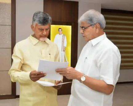 కృష్ణాజిల్లా సహకార కేంద్ర బ్యాంక్ చైర్మన్ గా జగ్గయ్యపేటకు చెందిన మాజీ మంత్రి తెదేపా NTR జిల్లానేత నెట్టెం రఘురాం నియామకం