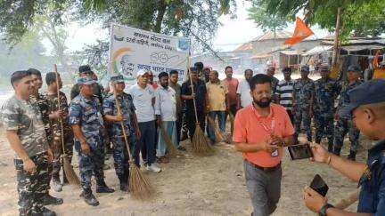 सिकटी: एसएसबी, नेपाल एपीएफ और नेपाल पुलिस ने संयुक्त रूप से स्तंभ संख्या 160/1 के समीप नोमेन्स लैंड पर सफाई अभियान चलाया