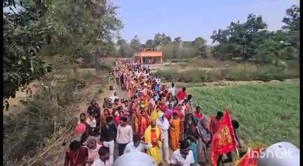 इस्लामनगर अलीगंज: दरखा गांव में बैसाखी दुर्गा पूजा के लिए भव्य कलश शोभायात्रा निकाली गई, सैकड़ों लोग हुए शामिल
