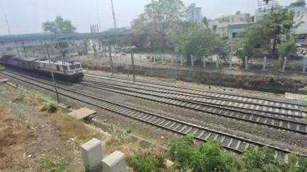 भुसावळ: धावत्या रेल्वेचा धक्का लागल्याने अनोळखी वृद्ध महिलेचा जागीच मृत्यू; धरणगाव पोलिसात अकस्मात मृत्यूची नोंद