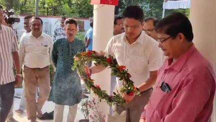 କଟକ ପୌରାଞ୍ଚଳ: ଉତ୍କଳ ଗୌରବ ମଧୁସୂଦନ ଦାସଙ୍କ ଜୟନ୍ତୀରେ କଟକ ଗୋରାକବର୍ ଠାରେ ଥିବା ମଧୁ ସ୍ମୃତି ପୀଠ ରେ ଶ୍ରଦ୍ଧାଞ୍ଜଳି ଦେଲେ କଟକ ଜିଲ୍ଲାପାଳ