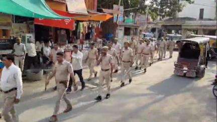 राजगढ़: आतंकवादी घटना को लेकर पुलिस प्रशासन ने राजगढ शहर में निकाला फ्लैग मार्च, आपत्तिजनक टिप्पणी करने पर होगी कार्रवाई