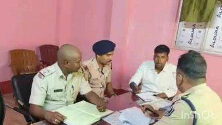 नौहट्टा: अनुमंडल पुलिस पदाधिकारी ने नवहट्टा थाना में की विशेष मामलों की समीक्षा