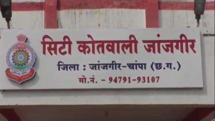 जांजगीर: सिटी कोतवाली पुलिस ने गढ़ोला गांव से आम जगह पर शराब पीने वाले आरोपी को किया गिरफ्तार