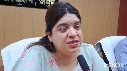 जमुई: अवैध राशि की मांग को लेकर DM के आदेश के बाद DDC ने तीन आवास सहायकों को बर्खास्त किया, मचा हड़कंप