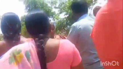 బెల్లంపల్లి: లంబాడితండా ధర్మరావుపేట గ్రామాలలో ఇందిరమ్మ ఇళ్ల సర్వేకు వచ్చిన అధికారులను అడ్డుకొని నిరసన తెలిపిన గ్రామస్తులు
