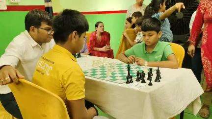 जांजगीर: जांजगीर में मिनी वर्ग शतरंज चैम्पियनशिप का सफल आयोजन, प्रतिभावान खिलाड़ियों ने दिखाया दमखम