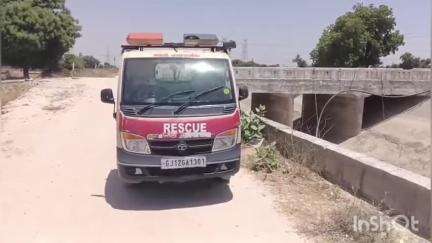 ભચાઉ: કુંભારડી ગામ નજીક પેટા કેનાલમાં ફસાયેલ ગાયનું ફાયર ટીમ દ્વારા રેસ્ક્યું કરાયું