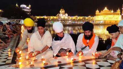ਅੰਮ੍ਰਿਤਸਰ 2: ਸ਼੍ਰੀ ਗੁਰੂ ਅੰਗਦ ਦੇਵ ਜੀ ਦੇ ਗੁਰਪੁਰਬ ਮੌਕੇ ਦਰਬਾਰ ਸਾਹਿਬ ਵਿੱਚ ਹੋਏ ਅਲੌਕਿਕ ਆਤਿਸ਼ਬਾਜੀ