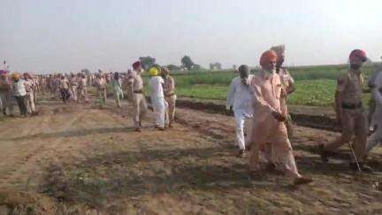 ਖਡੂਰ ਸਾਹਿਬ: ਪਿੰਡ ਵਿਣਿੰਗ ਸੂਬਾ ਸਿੰਘ ਵਿਖੇ ਪ੍ਰਸ਼ਾਸਨ ਤੇ ਕਿਸਾਨ ਹੋ ਗਏ ਆਹਮੋ ਸਾਹਮਣੇ,ਕਈ ਕਿਸਾਨਾਂ ਨੂੰ ਲਿਆ ਹਿਰਾਸਤ ਵਿਚ