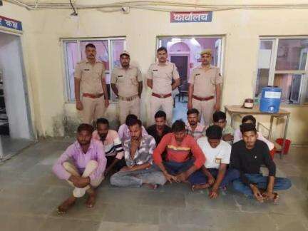 दिनांक 26,27.04.2025 को कोटा ग्रामीण पुलिस द्वारा #एरिया_डोमिनेशन_अभियान की कार्यवाही के तहत 70 #विशेष_टीमों के 234 अधिकारी /कर्मचारियों द्वारा, 225 #अपराधियों  को गिरफ्तार करने में सफलता हासिल की #PoliceRajasthan #IgpKota 
#SujitShank2020