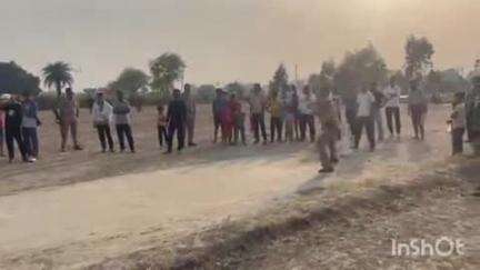 सिकंदराराऊ: जगदेवपुर गांव में क्रिकेट टूर्नामेंट का भव्य शुभारंभ, थाना प्रभारी ने फीता काटकर किया उद्घाटन
