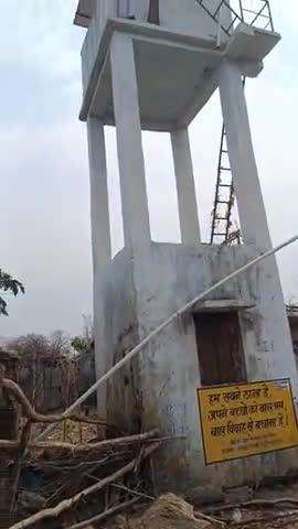 kodarm prakhand ke gujhandi Panchayat ke antargat ambakola gaav pahadi chetra me hai jahan Pani ka bahut samasya hai