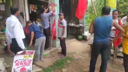 সাব্রুম: আগামী ২০ শে মে দেশব্যাপী সাধারন ধর্মঘটের সমর্থনে বামপন্থী গনসংগঠনসমুহ কলাছড়া বাজারে পোষ্টারিং করেন