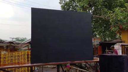 নলহাটি ১: দিঘায় জগন্নাথ মন্দিরের উদ্বোধনের সম্প্রচার করার জন্য নলহাটির রামমন্দির ও নলাটেশ্বরী মন্দিরের সামনে লাগানো হল LED