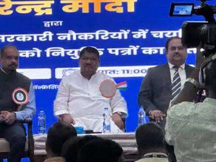Shri. Jual Oram Hon’ble Cabinet Minister for Tribal Affairs, graced on the occasion of 15th#Rozgarmela organised by the Trichy Customs Zone at Muthu Mahal, SRM Hotel, Trichy on 26.04.2025.